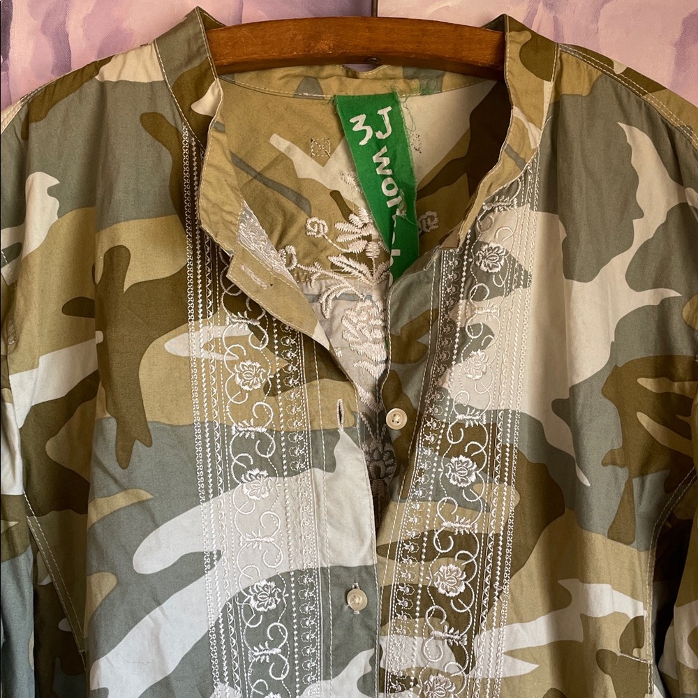 Johnny Was 3J Workshop Embroidered Cotton Camo Ribbon Trim Blouse, Size XL - Picture 4 of 11